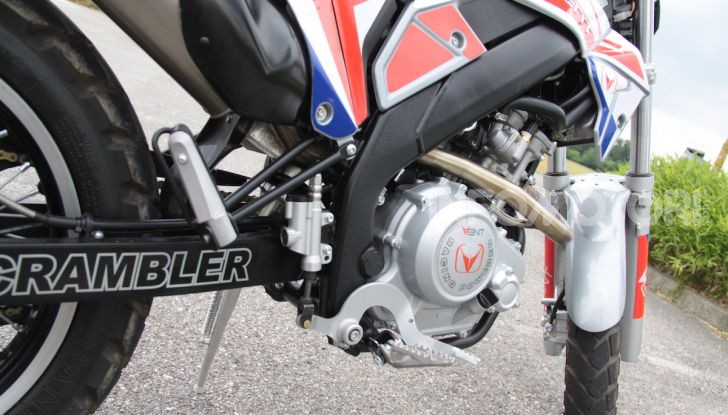 Prova Vent Scrambler 125: la piccola offroad adatta anche nel traffico - Foto 4 di 32