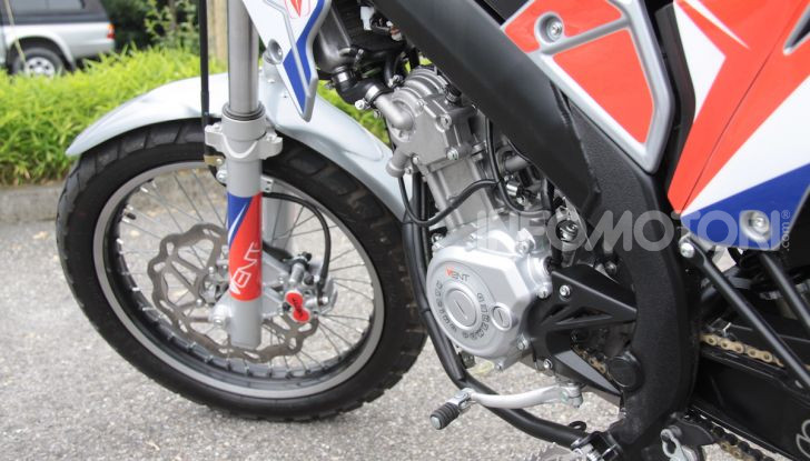 Prova Vent Scrambler 125: la piccola offroad adatta anche nel traffico - Foto 6 di 32