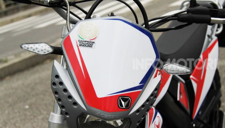 Prova Vent Scrambler 125: la piccola offroad adatta anche nel traffico - Foto 8 di 32