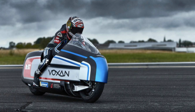 Max Biaggi punta al record di velocità su una moto elettrica