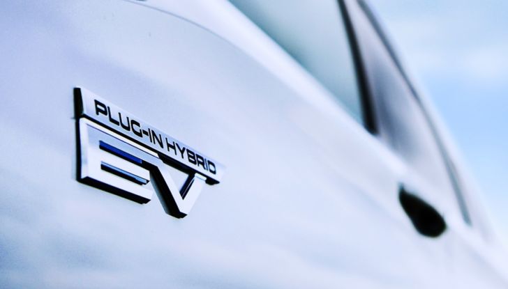 Mitsubishi Outlander PHEV 2021: le novità in vista - Foto 7 di 12