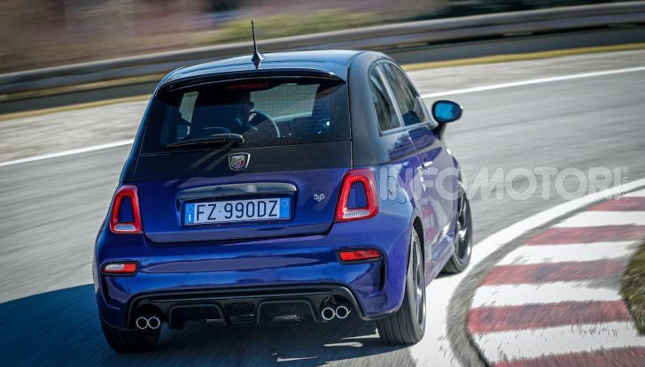 Abarth 595 si fa in due: arrivano le versioni Scorpioneoro e Monster Energy Yamaha - Foto 4 di 16