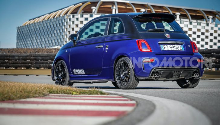 Abarth 595 si fa in due: arrivano le versioni Scorpioneoro e Monster Energy Yamaha - Foto 5 di 16