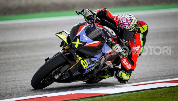 Aprilia Tuono V4 X: la hypermotard nata per la pista - Foto 4 di 12