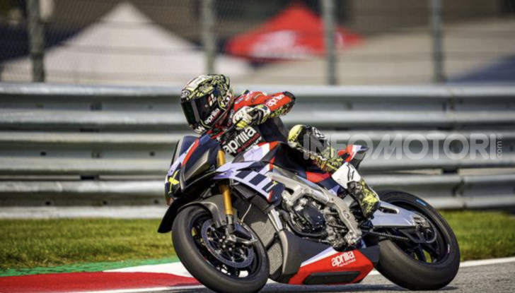 Aprilia Tuono V4 X: la hypermotard nata per la pista - Foto 9 di 12
