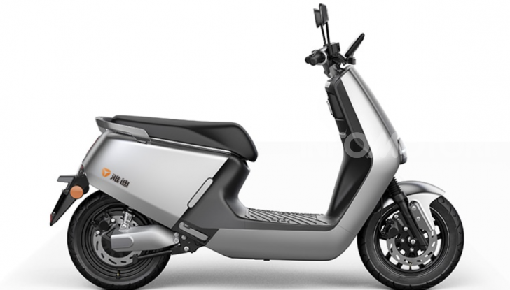 Vin Diesel diventa Fast, Furious & Green in sella allo scooter Yadea G5 - Foto 6 di 7