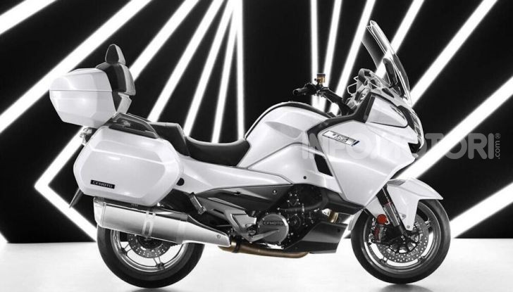 CF Moto 1250 TR-G: la tourer made in China ma con motore KTM - Foto 9 di 12