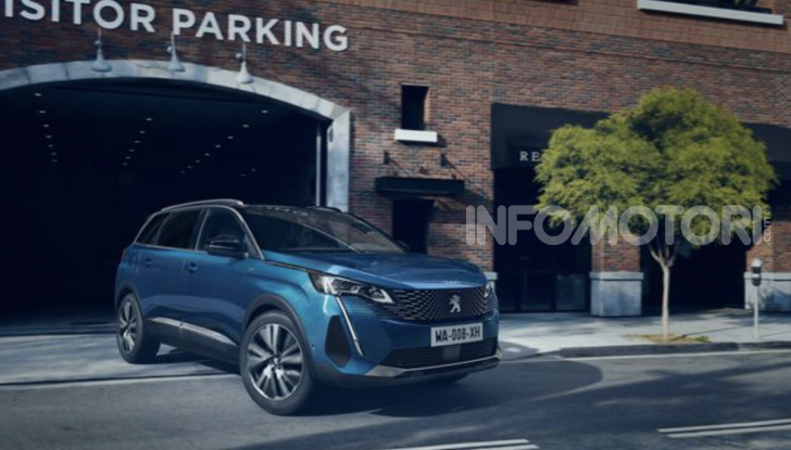 Peugeot 5008 2025: la nuova generazione arriverà entro fine anno - Foto 1 di 9