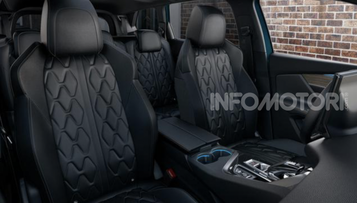 Peugeot 5008 2025: la nuova generazione arriverà entro fine anno - Foto 3 di 9