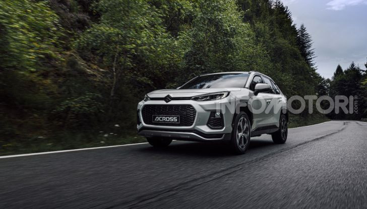 Suzuki Across: l’elettrificazione alla spina parte da 58.900 Euro - Foto 10 di 44