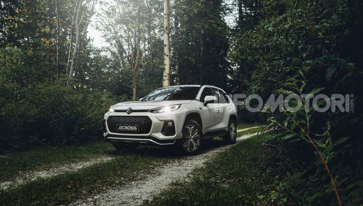 Suzuki Across: l’elettrificazione alla spina parte da 58.900 Euro - Foto 12 di 44