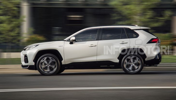 Suzuki Across: l’elettrificazione alla spina parte da 58.900 Euro - Foto 15 di 44