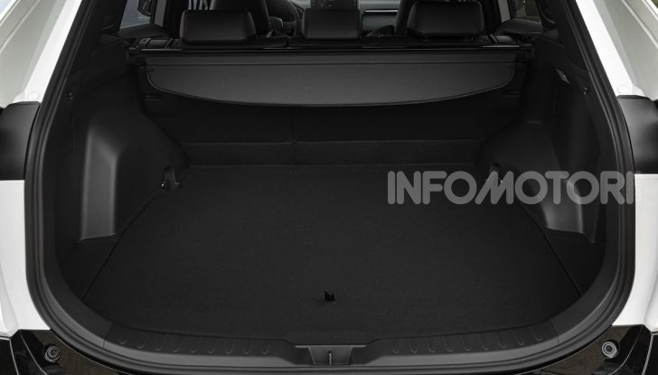 Suzuki Across: l’elettrificazione alla spina parte da 58.900 Euro - Foto 19 di 44