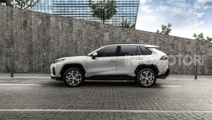 Suzuki Across: l’elettrificazione alla spina parte da 58.900 Euro - Foto 27 di 44