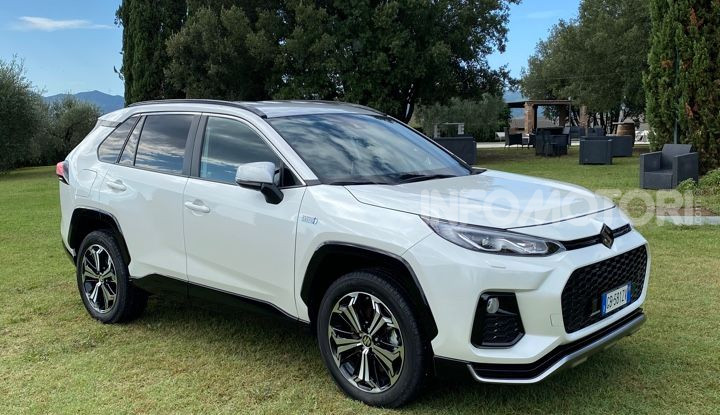 Suzuki Across: l’elettrificazione alla spina parte da 58.900 Euro - Foto 39 di 44