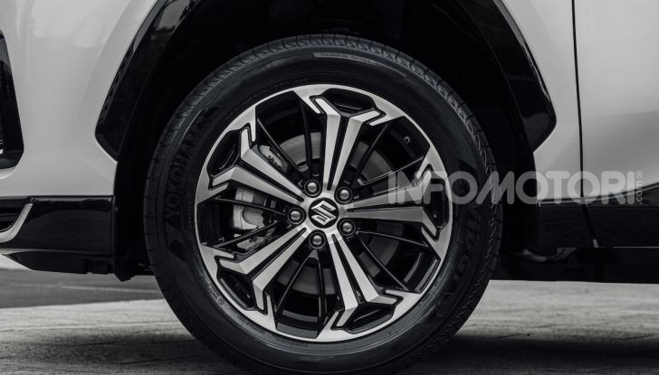 Suzuki Across: l’elettrificazione alla spina parte da 58.900 Euro - Foto 5 di 44