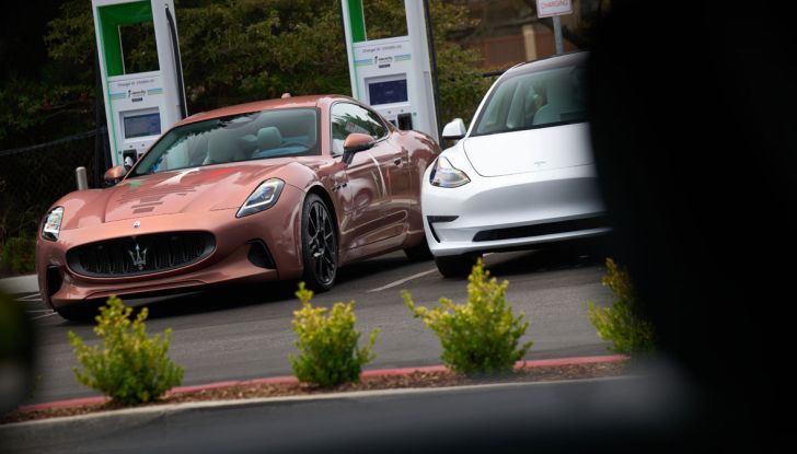Maserati GranTurismo Folgore: eccola in ricarica prima di Pebble Beach! - Foto 6 di 19