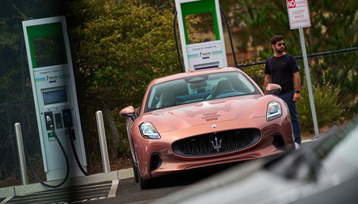 Maserati GranTurismo Folgore: eccola in ricarica prima di Pebble Beach! - Foto 7 di 19