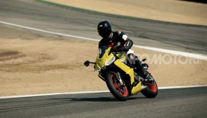 Aprilia RS 660: media cilindrata ma spirito sportivo - Foto 7 di 14