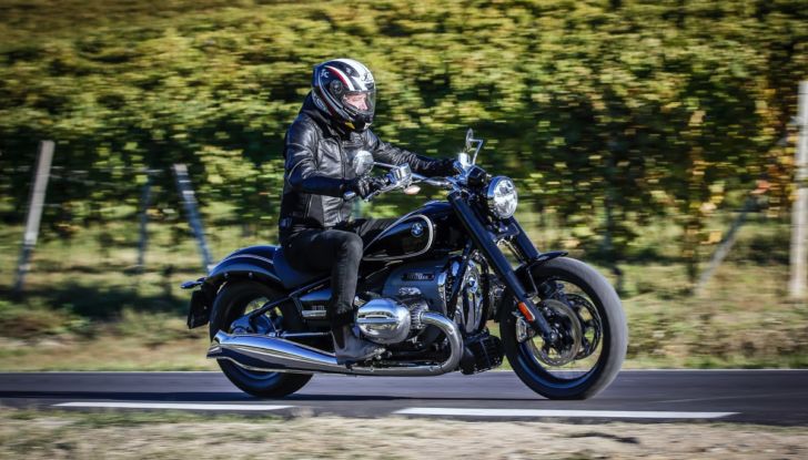 [VIDEO] Prova BMW R18: il boxer da 1.800cc che va oltre l’immaginazione - Foto 11 di 21