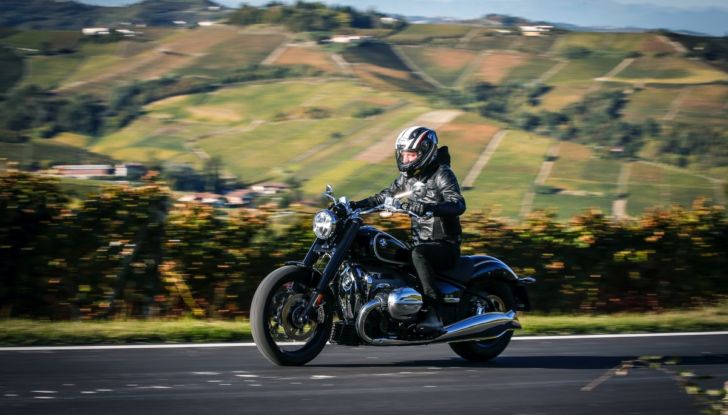 [VIDEO] Prova BMW R18: il boxer da 1.800cc che va oltre l’immaginazione - Foto 8 di 21