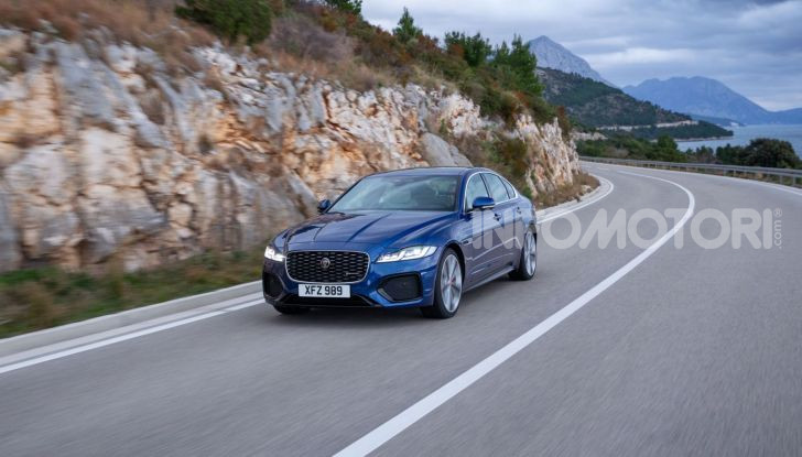 Jaguar XF 2021: il restyling porta la tecnologia mild hybrid - Foto 4 di 11