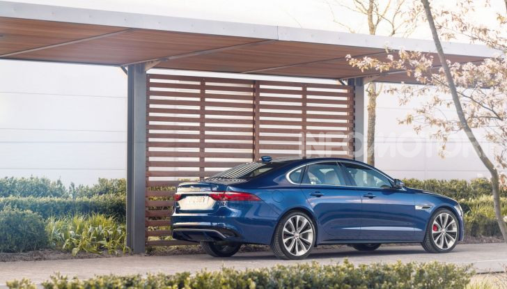 Jaguar XF 2021: il restyling porta la tecnologia mild hybrid - Foto 8 di 11