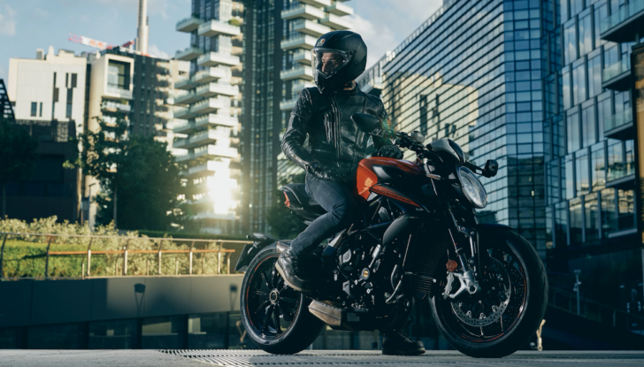 MV Agusta ed Herz danno il via al noleggio di Dragster Rosso e Turismo Veloce 800 Lusso SCS - Foto 1 di 13