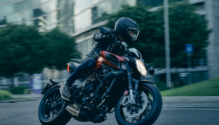 MV Agusta ed Herz danno il via al noleggio di Dragster Rosso e Turismo Veloce 800 Lusso SCS - Foto 2 di 13