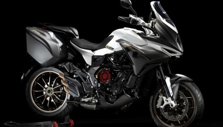 MV Agusta ed Herz danno il via al noleggio di Dragster Rosso e Turismo Veloce 800 Lusso SCS - Foto 9 di 13