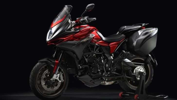 MV Agusta ed Herz danno il via al noleggio di Dragster Rosso e Turismo Veloce 800 Lusso SCS - Foto 13 di 13