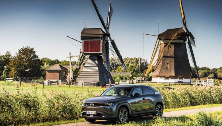 [VIDEO] Mazda MX-30, la prova consumi del SUV Elettrico - Foto 1 di 22