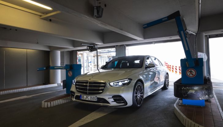 [VIDEO] Prova Mercedes Classe S 2021: come va, dotazioni e prezzi dell’ammiraglia tedesca - Foto 7 di 34