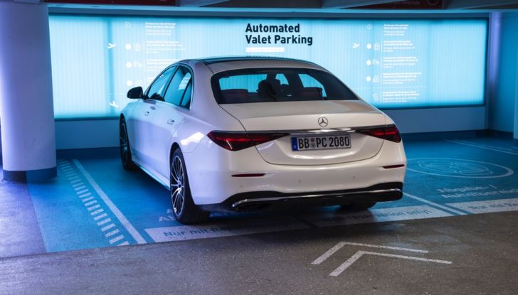 [VIDEO] Prova Mercedes Classe S 2021: come va, dotazioni e prezzi dell’ammiraglia tedesca - Foto 18 di 34