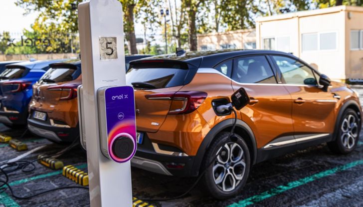 Prova Renault Captur E-Tech Plug-In Hybrid, la migliore alternativa? - Foto 11 di 27