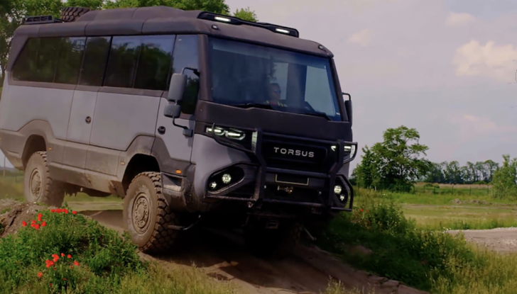 Torsus Praetorian, lo scuolabus estremo e 4×4 - Foto 7 di 12