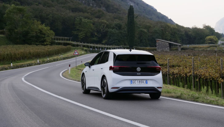 AutoAbo: con Volkswagen l’auto si prende in abbonamento - Foto 16 di 28