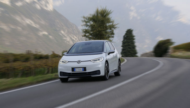 AutoAbo: con Volkswagen l’auto si prende in abbonamento - Foto 17 di 28