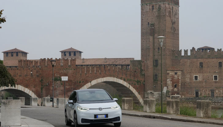 AutoAbo: con Volkswagen l’auto si prende in abbonamento - Foto 2 di 28