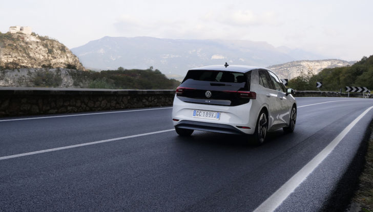 AutoAbo: con Volkswagen l’auto si prende in abbonamento - Foto 7 di 28