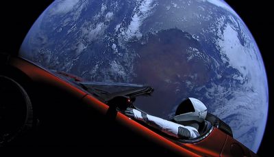 Tesla Roadster dopo 2 anni è ora vicina a Marte
