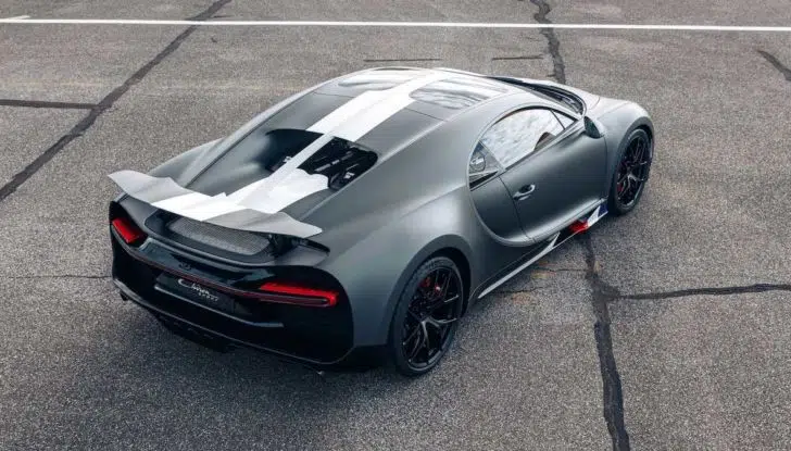 Bugatti Chiron Sport Les Légendes du Ciel, omaggio agli eroi dell’aviazione - Foto 1 di 13