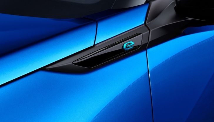 [VIDEO] Prova Peugeot e-2008: il SUV compatto francese che stupisce - Foto 19 di 20