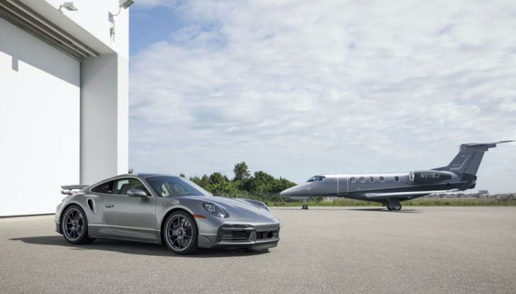 Porsche 911 Turbo S in regalo acquistando un jet Embraer - Foto 2 di 10