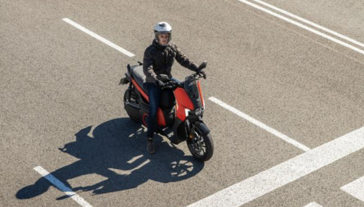 Seat MÓ eScooter 125: la casa spagnola si lancia sulle due ruote green - Foto 17 di 18