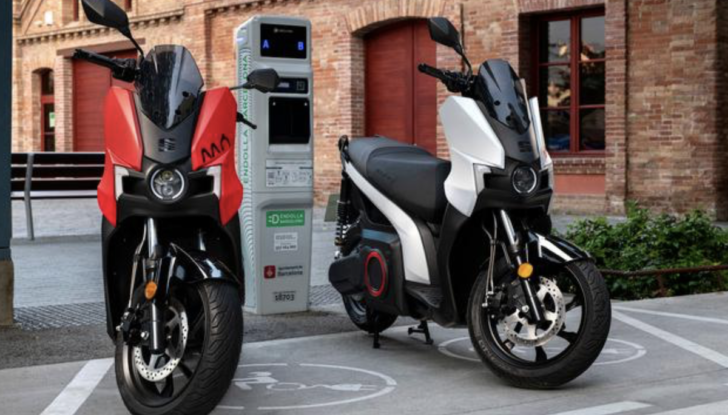 Seat MÓ eScooter 125: la casa spagnola si lancia sulle due ruote green - Foto 7 di 18