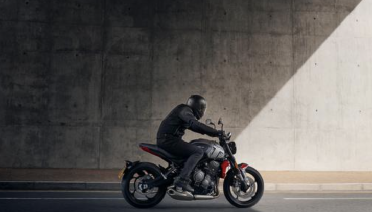 Triumph Trident 660: la roadster inglese scalda il motore - Foto 15 di 17