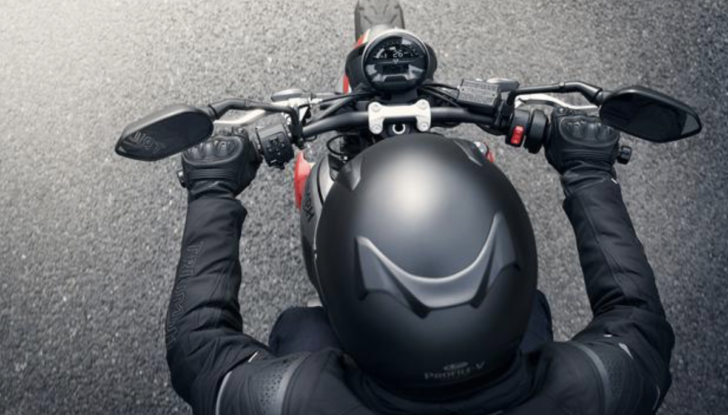 Triumph Trident 660: la roadster inglese scalda il motore - Foto 17 di 17