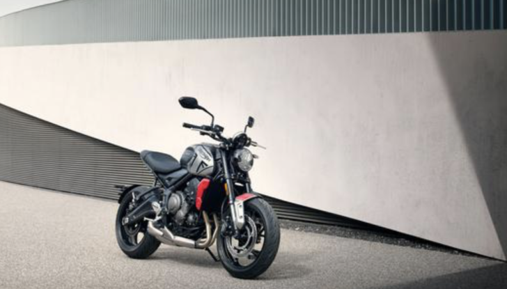 Triumph Trident 660: la roadster inglese scalda il motore - Foto 9 di 17