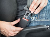 Cinture di sicurezza: obblighi, sanzioni e responsabilità in caso di incidente